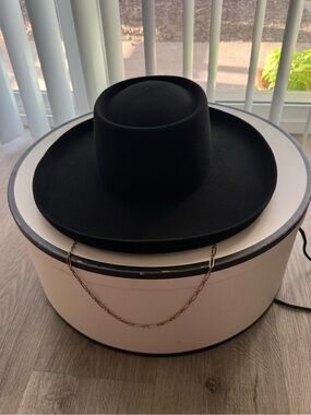lack of color lawson black wide brim gold chain wool boater hat size large NEW